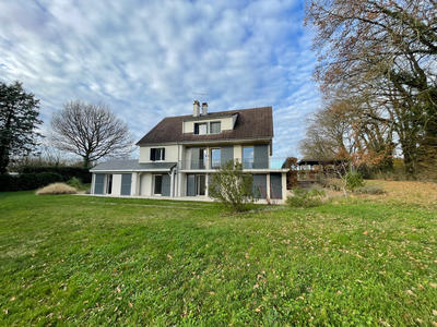 Maison - 208 m² - 7 pièces