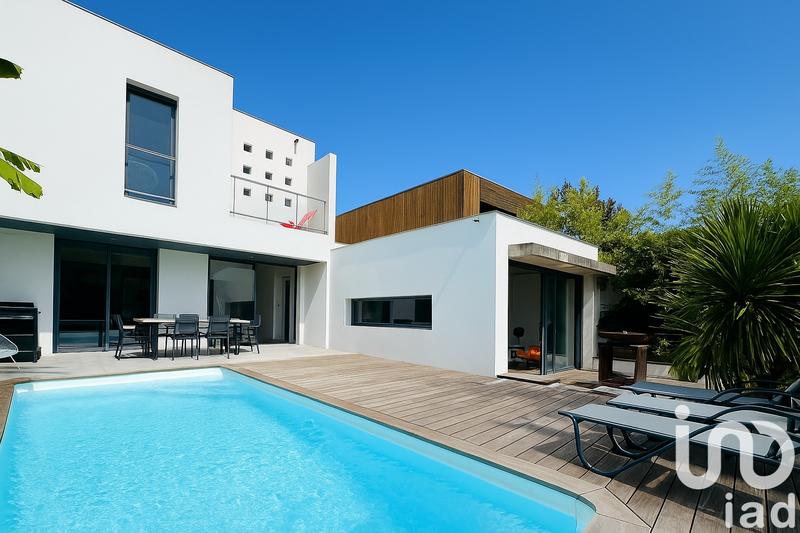 Maison - 180 m² - 5 pièces