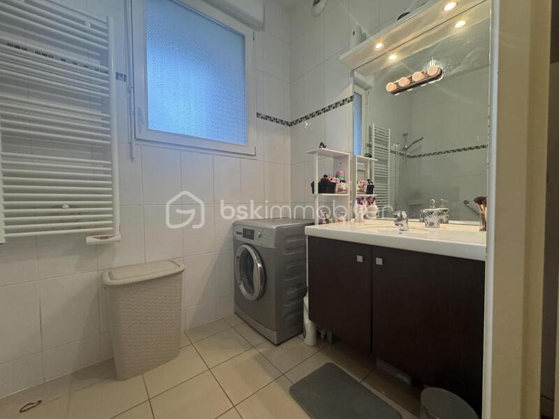 Appartement - 99 m² - 4 pièces