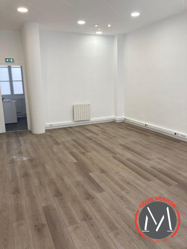 Local commercial - 84 m²