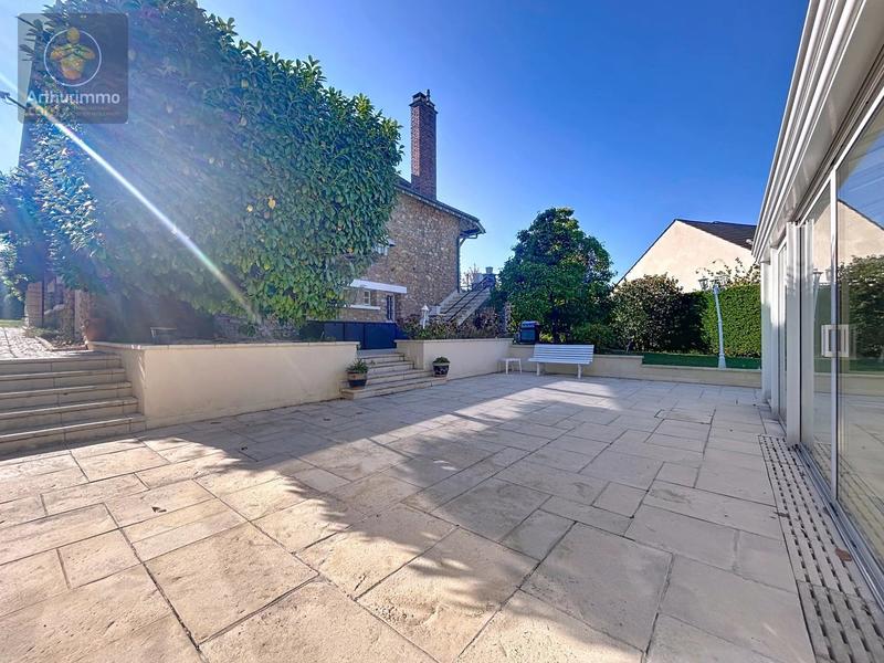 Maison - 200 m² - 8 pièces