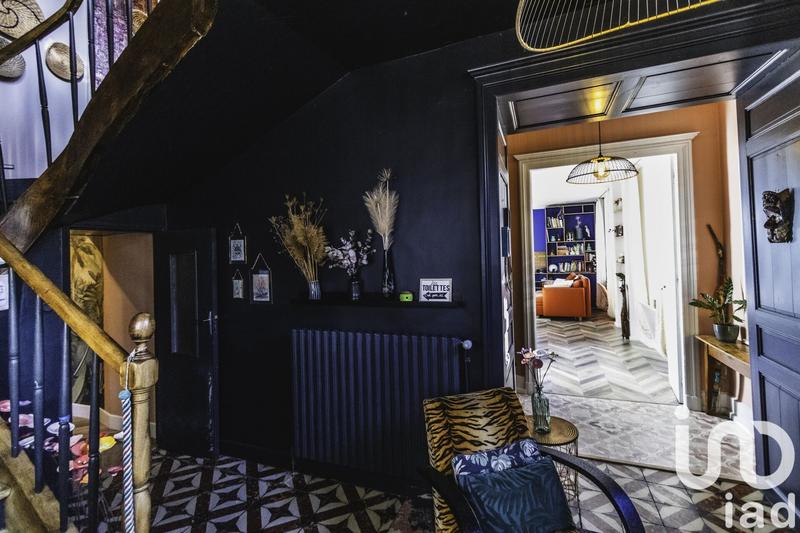 Maison - 270 m² - 11 pièces