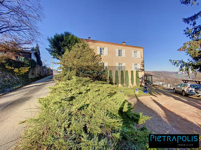 Maison - 270 m² - 8 pièces