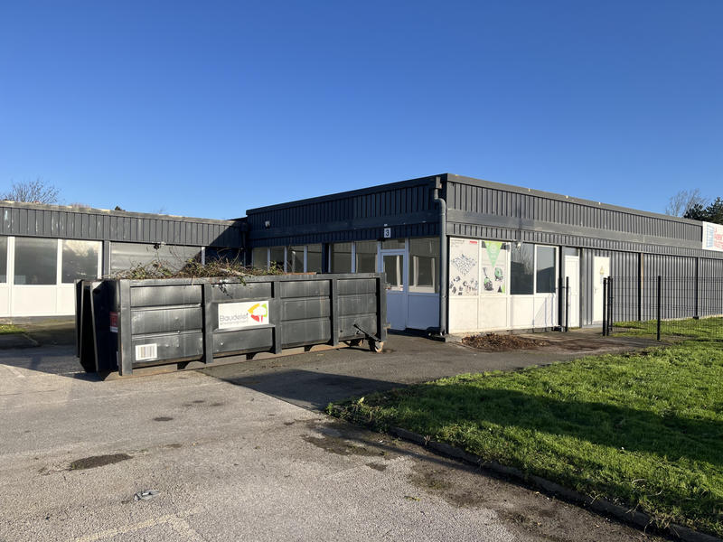 Local commercial - 244 m²