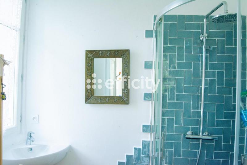 Maison - 274 m² - 8 pièces