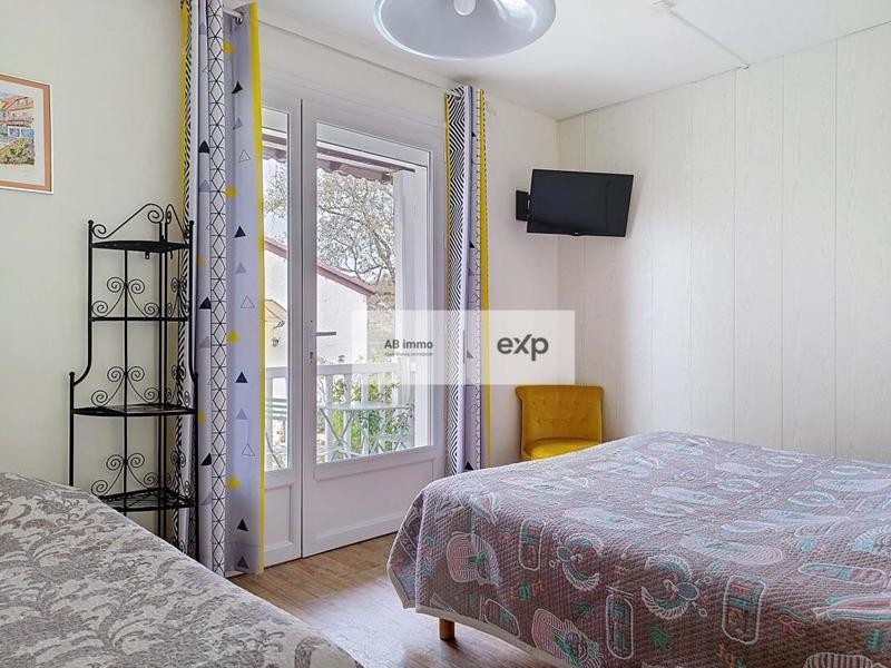 Propriété - 250 m² - 13 pièces