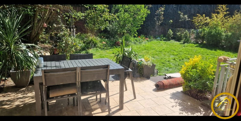 Maison - 298 m² - 9 pièces