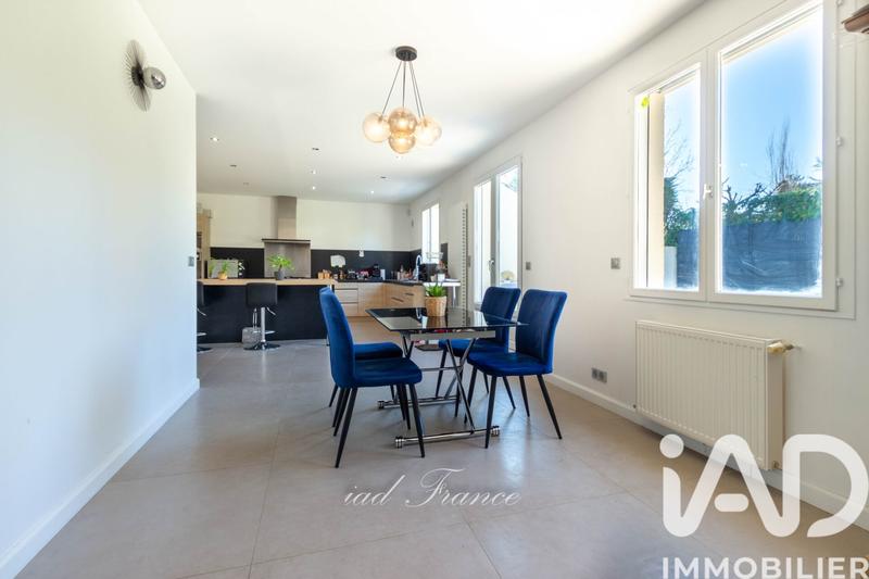 Maison - 230 m² - 8 pièces
