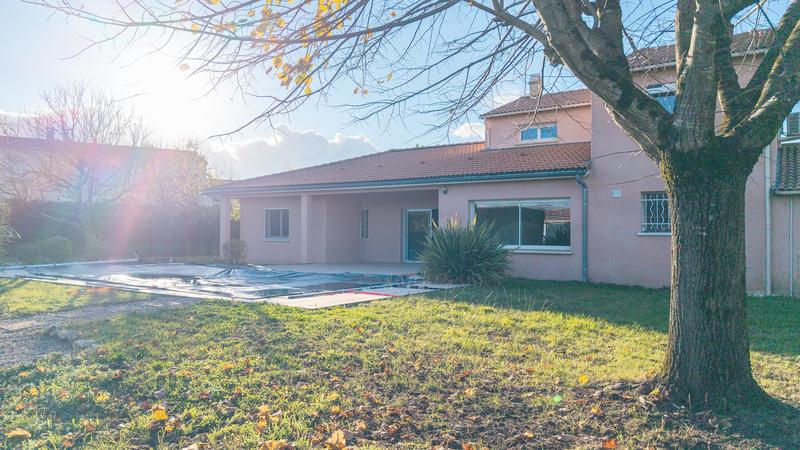 Maison - 213 m² - 7 pièces