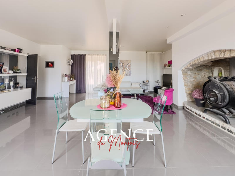 Maison - 232 m² - 7 pièces