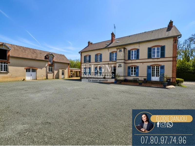 Propriété - 285 m² - 9 pièces