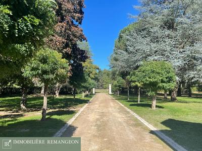 Propriété - 338 m² - 8 pièces