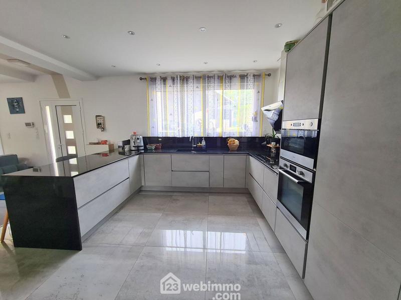 Maison - 309 m² - 13 pièces