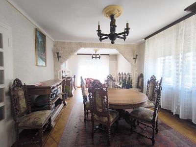 Maison - 210 m² - 8 pièces