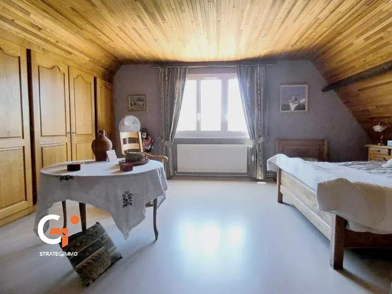 Maison - 166 m² - 8 pièces