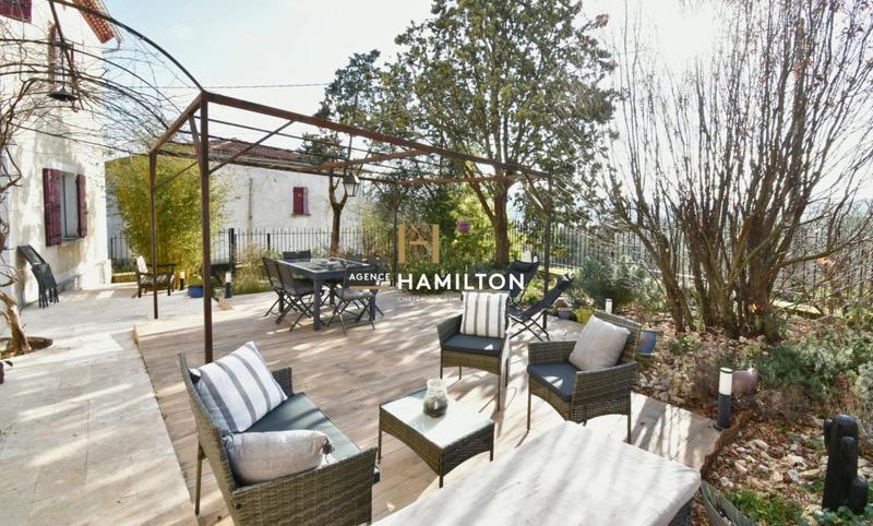 Propriété - 399 m² - 11 pièces