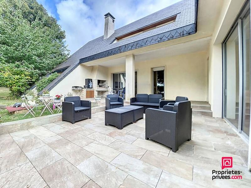 Maison - 280 m² - 10 pièces