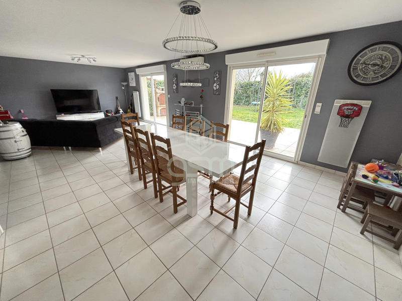 Maison traditionnelle - 198 m² - 6 pièces