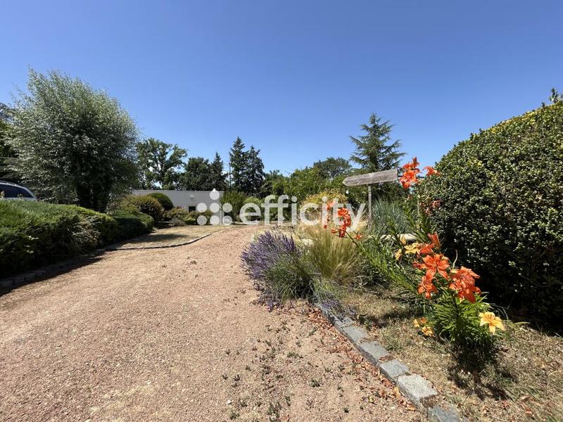 Maison traditionnelle - 270 m² - 9 pièces