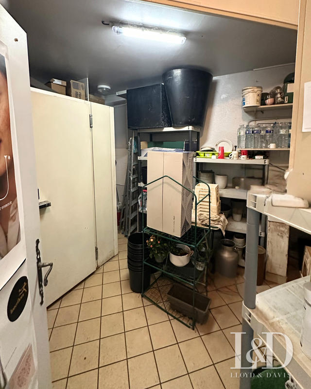 Fonds de commerce - Magasins - 87 m²