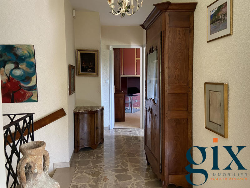 Maison - 162 m² - 9 pièces