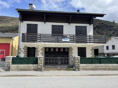 Maison - 180 m² - 9 pièces