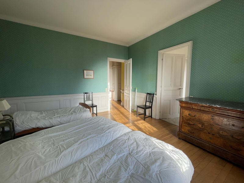 Propriété - 240 m² - 11 pièces