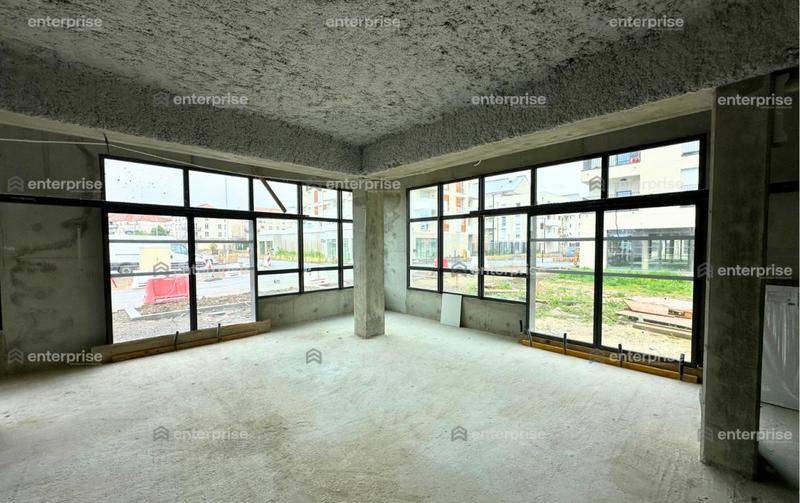 Local commercial - 242 m²