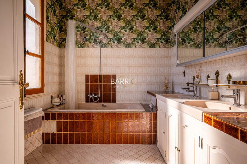 Maison - 224 m² - 7 pièces