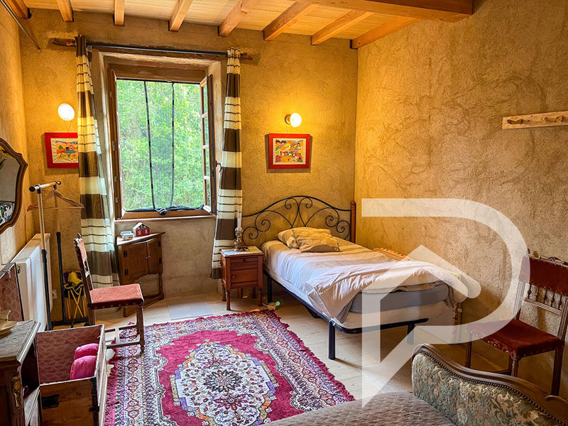 Maison - 228 m² - 7 pièces