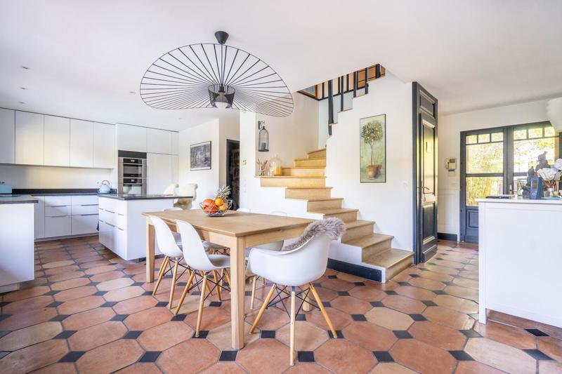 Villa - 200 m² - 6 pièces