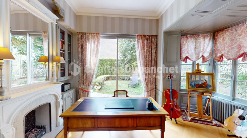 Demeure - 377 m² - 12 pièces