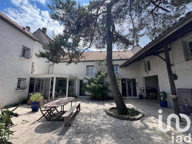 Maison - 250 m² - 10 pièces