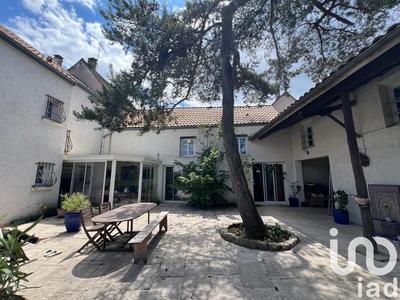 Maison - 250 m² - 10 pièces