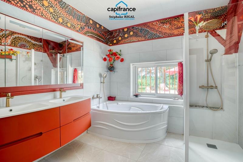 Propriété - 210 m² - 14 pièces