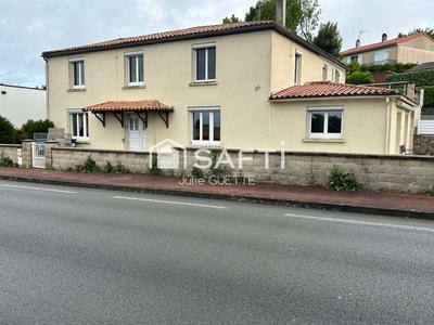 Maison - 275 m² - 10 pièces