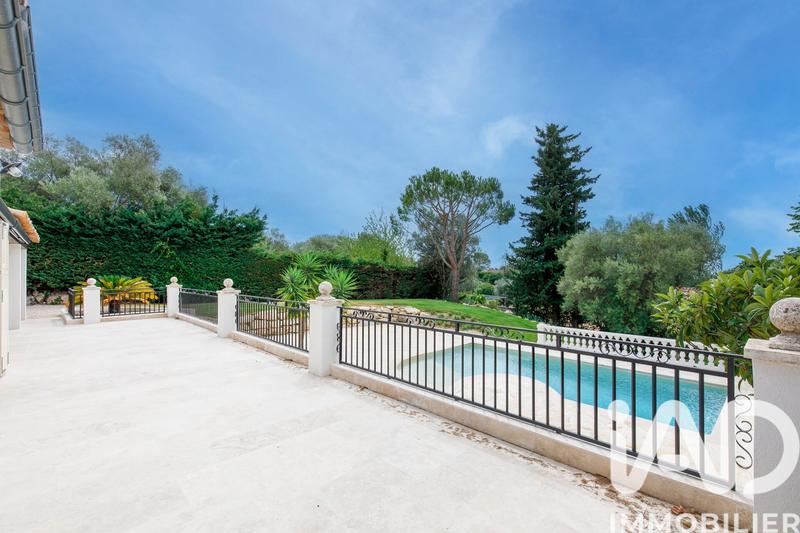 Maison - 210 m² - 7 pièces