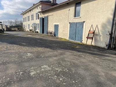 Maison - 213 m² - 8 pièces