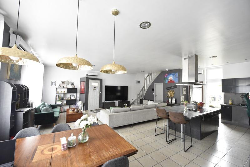 Maison - 235 m² - 6 pièces