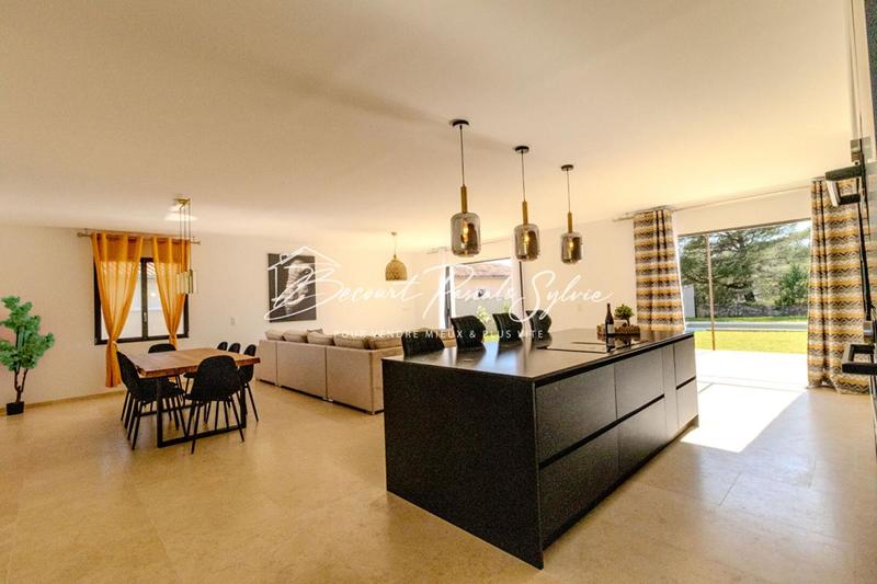 Maison - 180 m² - 7 pièces