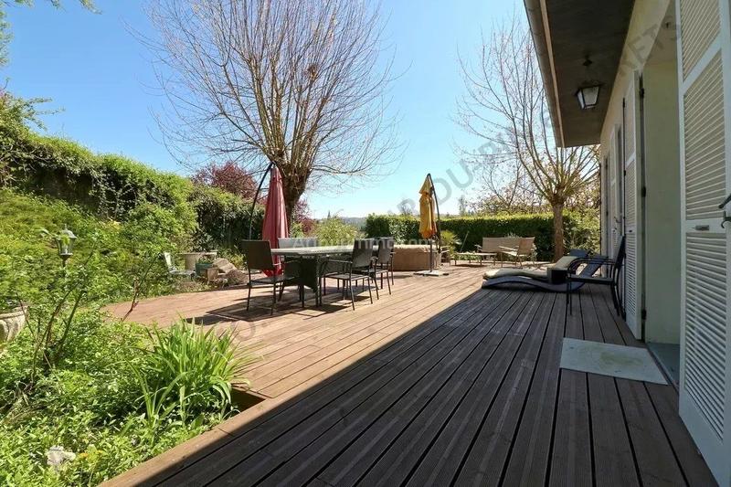 Maison - 220 m² - 6 pièces