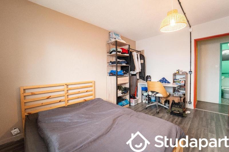 Chambre - 11 m² - 1 pièce