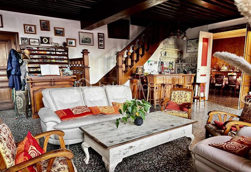 Maison ancienne - 290 m² - 8 pièces