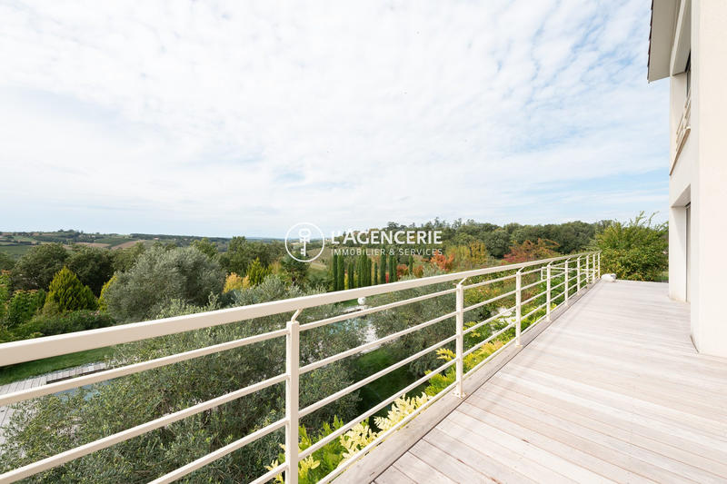 Villa - 300 m² - 9 pièces