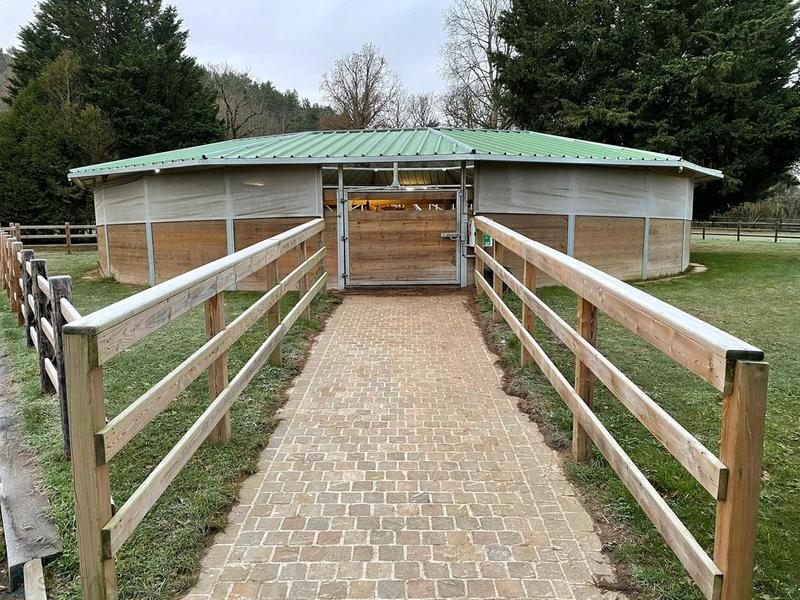 Haras - 700 m² - 26 pièces