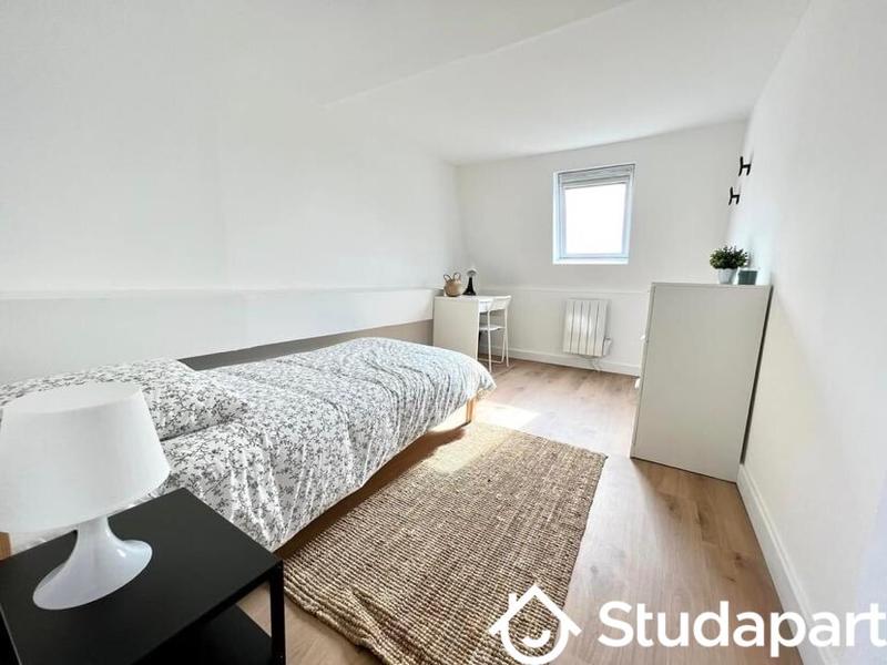 Chambre - 13 m² - 1 pièce