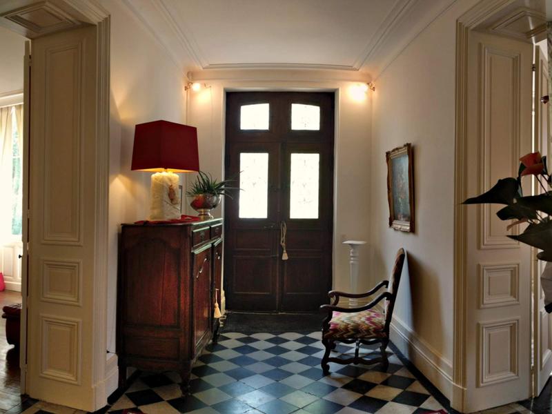 Maison - 325 m² - 12 pièces