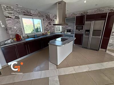 Maison - 176 m² - 8 pièces