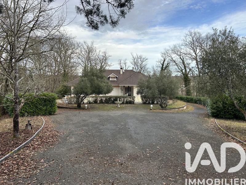 Maison - 231 m² - 9 pièces