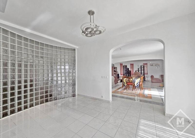 Maison - 478 m² - 8 pièces